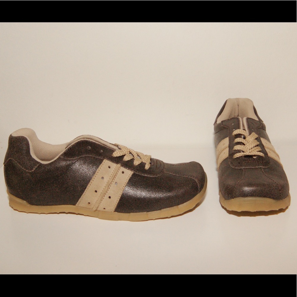 Passports "Rocky" brown leather sneaker NWOB